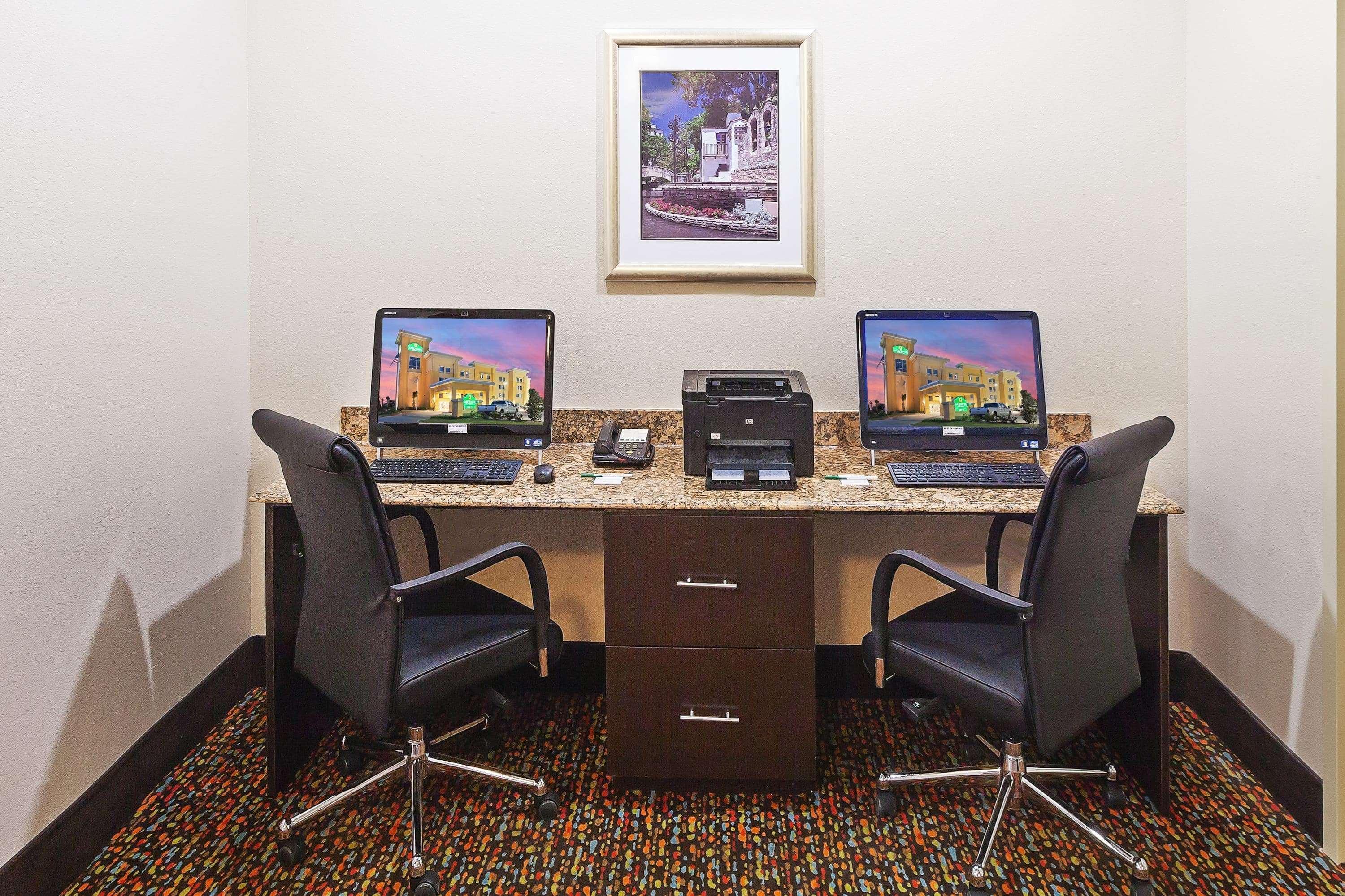 La Quinta By Wyndham Pearsall Esterno foto